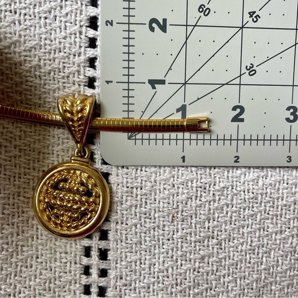 π2x Host Pickπ Vtg GIVENCHY Pendant Thick Rope Gold-Plate Enhancer Omega Chain - Picture 11 of 15